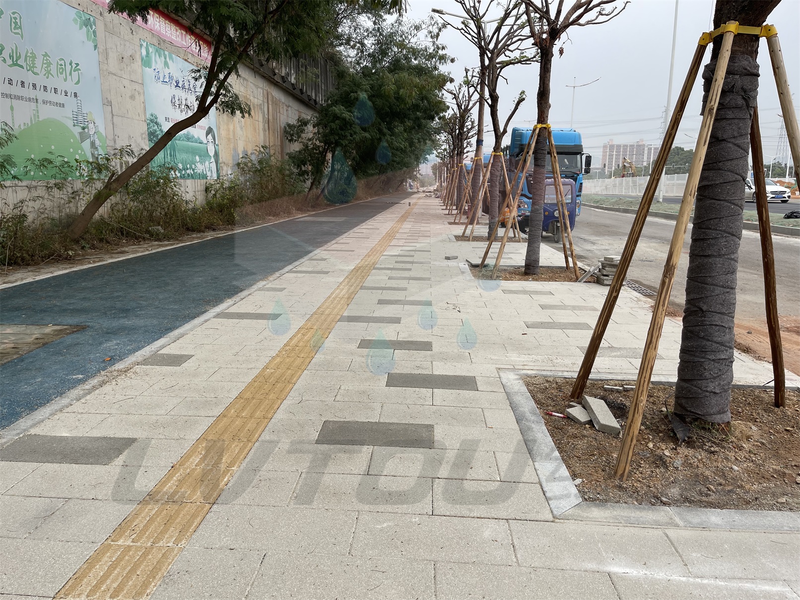 提升城市生活品質(zhì)的仿中國(guó)黑透水磚